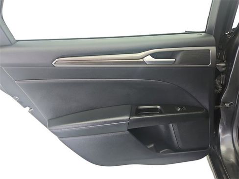 Used 2018 Ford Fusion SE w/ Fusion SE Technology Package image 22