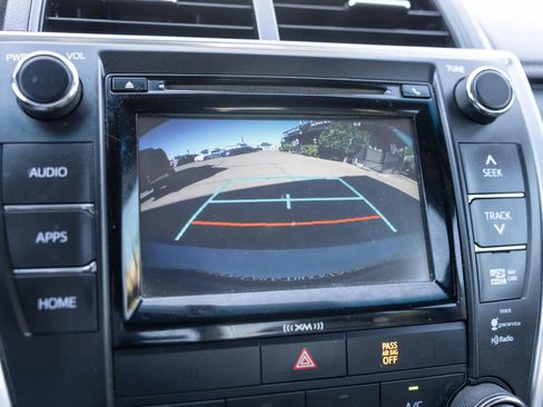 Used 2016 Toyota Camry SE image 21