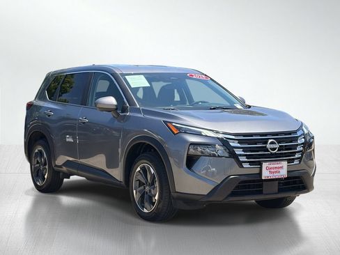 Used 2025 Nissan Rogue SV FWD image 12