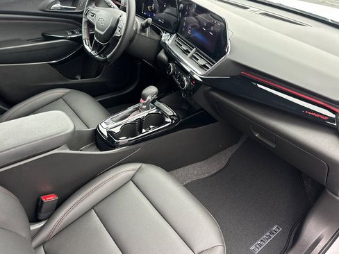 Used 2025 Chevrolet Trax RS w/ Driver Confidence Package image 19