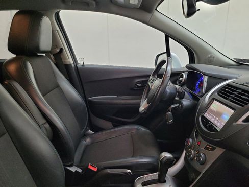 Used 2016 Chevrolet Trax LT w/ LT Convenience Package AWD/4WD image 21