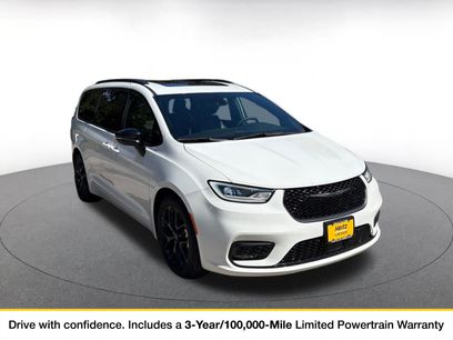 Used 2025 Chrysler Pacifica Limited