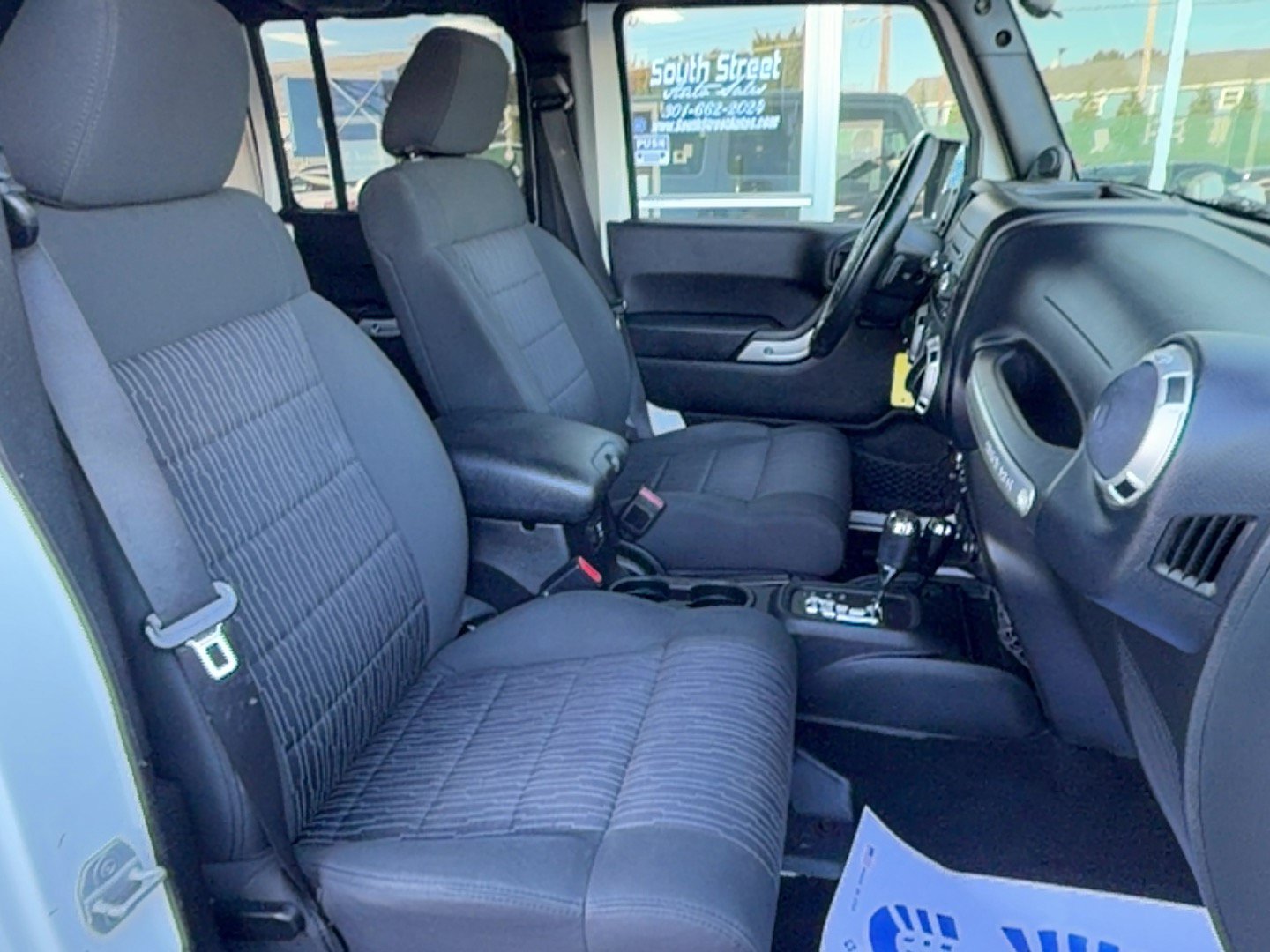 Used 2012 Jeep Wrangler Unlimited Sahara w/ Connectivity Group AWD/4WD image 16