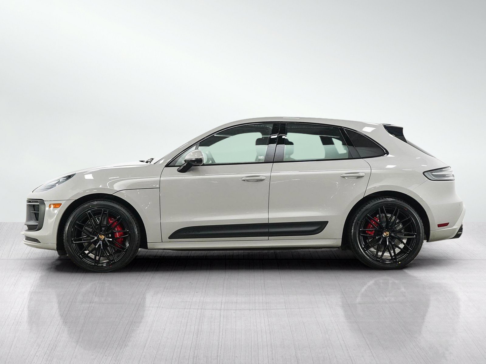 Used 2023 Porsche Macan GTS AWD/4WD image 2