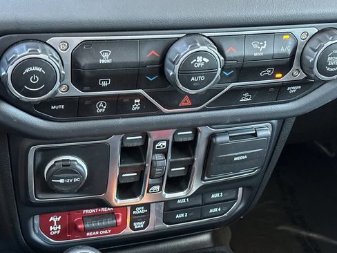 Used 2025 Jeep Wrangler Unlimited Rubicon AWD/4WD image 20
