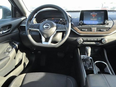 Used 2024 Nissan Altima 2.5 SV image 18