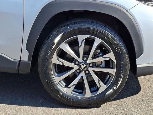 Certified 2024 Toyota Corolla Cross XLE FWD image 8