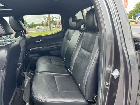 Used 2022 Toyota Tacoma Limited w/ Nightshade Package AWD/4WD image 25