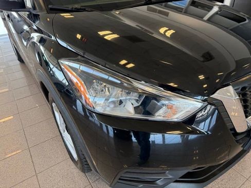 Used 2020 Nissan Kicks S image 9