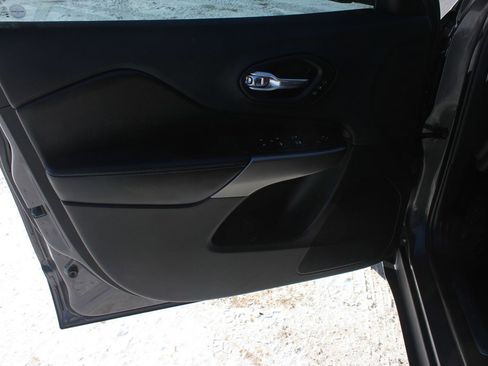 Used 2019 Jeep Cherokee Limited w/ Luxury Group image 27