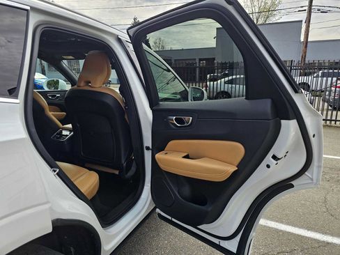 Used 2021 Volvo XC60 T5 Inscription w/ Protection Package Premier image 13
