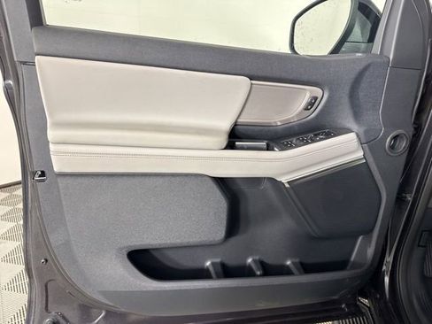 New 2025 Ford Expedition Active image 17