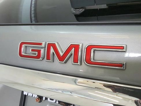Used 2024 GMC Terrain SLT AWD/4WD image 32