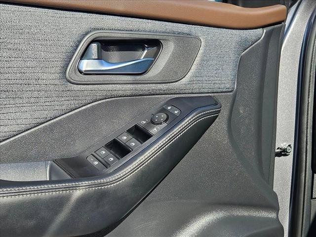 Used 2023 Nissan Rogue SV AWD/4WD image 11