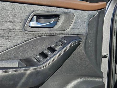Used 2023 Nissan Rogue SV AWD/4WD image 11