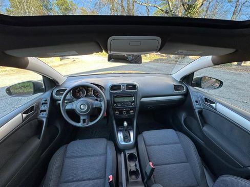 Used 2011 Volkswagen Golf 4-Door FWD image 30