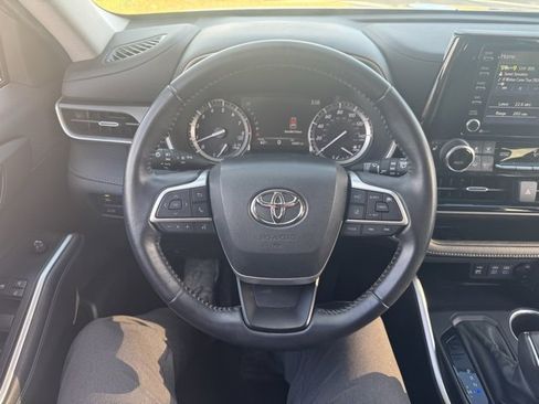 Used 2022 Toyota Highlander XLE image 20