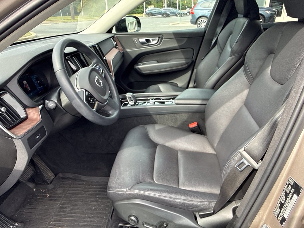 Used 2024 Volvo XC60 B5 Plus w/ Protection Package Premier AWD/4WD image 5
