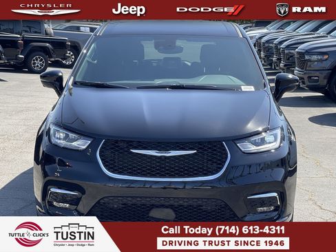 New 2026 Chrysler Pacifica Select FWD image 2