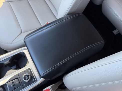 Used 2022 Ford Explorer Limited image 27