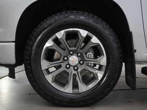 Used 2024 Chevrolet Silverado 1500 High Country w/ Technology Package AWD/4WD image 28