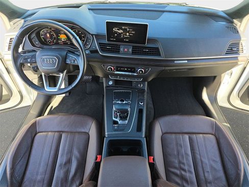 Used 2020 Audi Q5 e Prestige w/ Prestige Package image 16