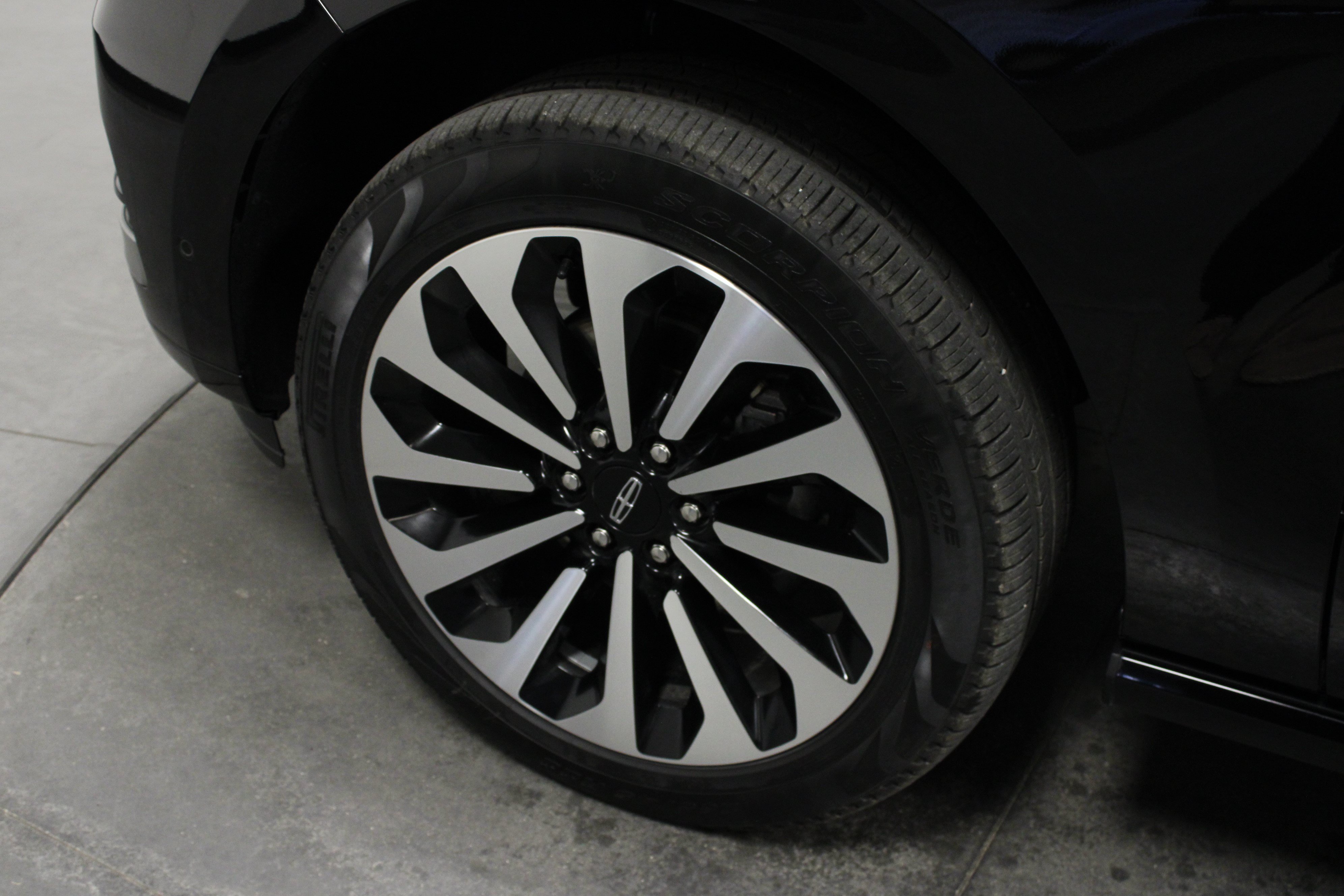 Used 2024 Lincoln Navigator L Reserve AWD/4WD image 10