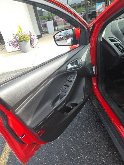 Used 2015 Ford Focus SE FWD image 8