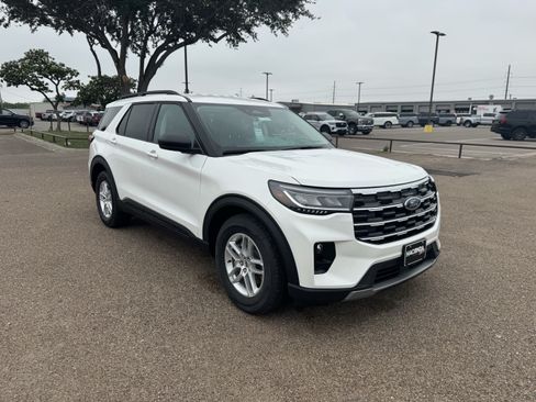 New 2026 Ford Explorer Active w/ Active Comfort Package RWD image 10