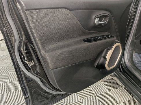 Used 2015 Jeep Renegade Limited image 14