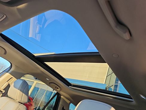 Used 2023 Honda Pilot Touring image 17