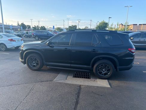 Used 2025 Honda Pilot TrailSport image 15