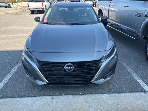 Used 2025 Nissan Altima 2.5 SV image 2