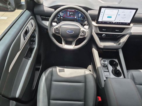 Used 2025 Ford Explorer Active w/ Active Comfort Package RWD image 12