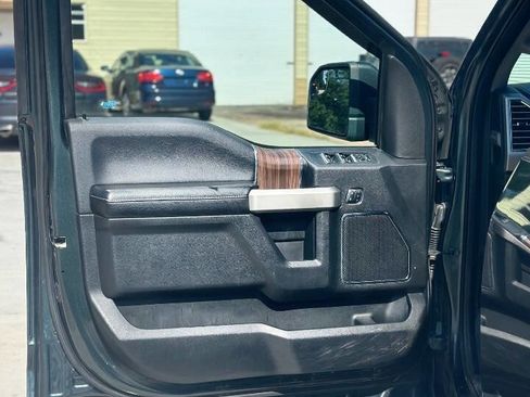 Used 2015 Ford F150 Lariat image 16