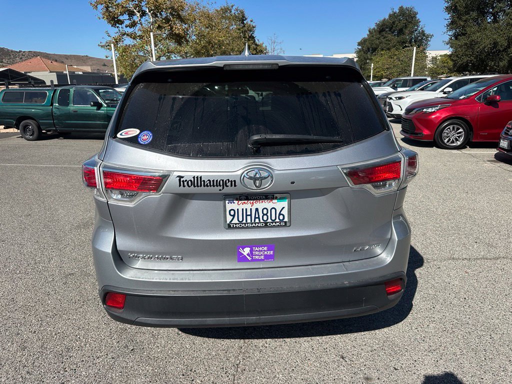 Used 2016 Toyota Highlander LE AWD/4WD image 3