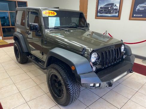 Used 2016 Jeep Wrangler Sport AWD/4WD image 4