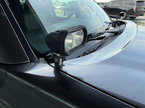 Used 2017 Toyota Tacoma TRD Sport w/ Tow Package image 5