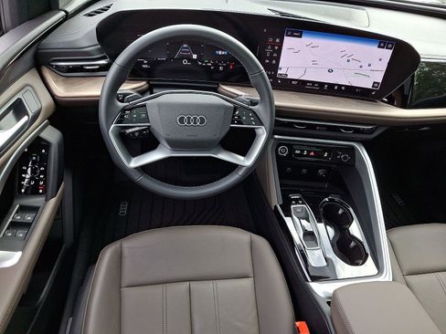 Used 2025 Audi Q5 Premium w/ Convenience Package AWD/4WD image 11
