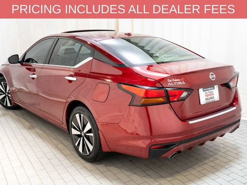 Used 2022 Nissan Altima 2.5 SV w/ SV Premium Package FWD image 3