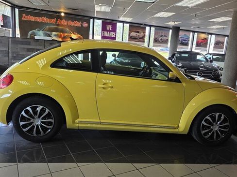 Used 2012 Volkswagen Beetle 2.5 FWD image 5
