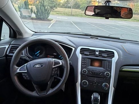 Used 2015 Ford Fusion SE FWD image 16