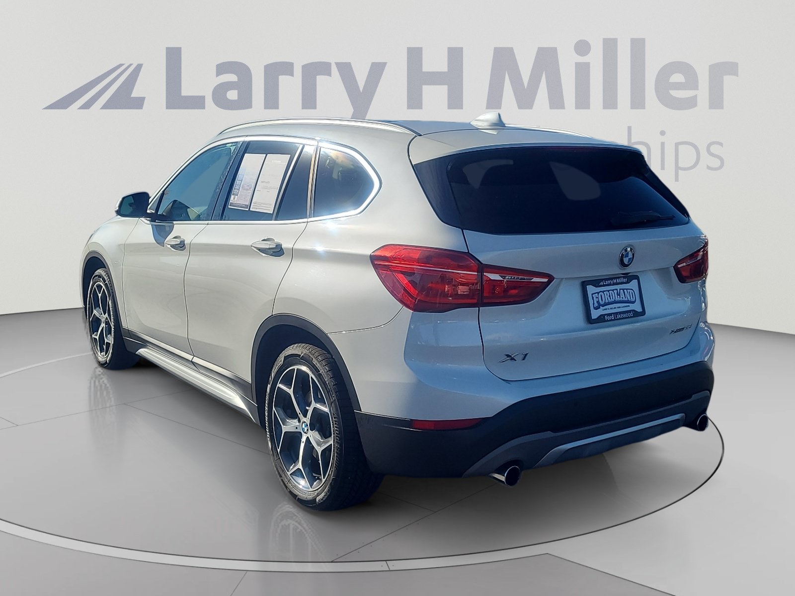 Used 2018 BMW X1 xDrive28i w/ Convenience Package AWD/4WD image 3