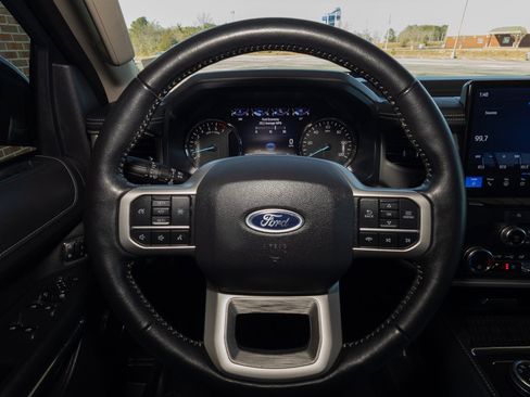 Used 2024 Ford Expedition XLT image 12