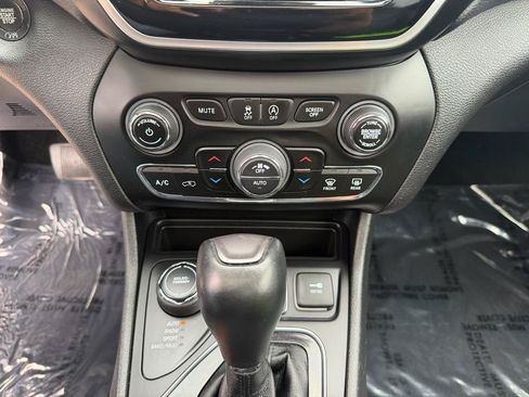 Used 2021 Jeep Cherokee Limited w/ Elite Package AWD/4WD image 15