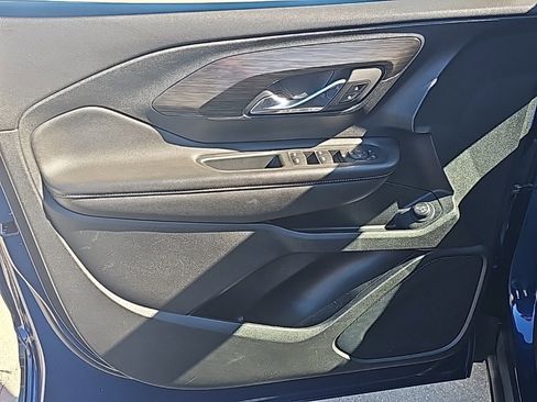 Used 2022 GMC Terrain SLE w/ Driver Convenience Package image 11