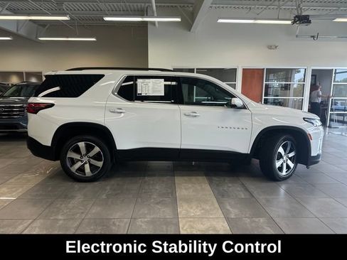Used 2023 Chevrolet Traverse LT w/ LT Premium Package AWD/4WD image 12