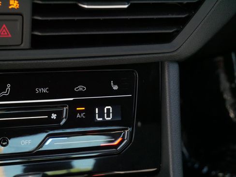 Certified 2025 Volkswagen Jetta Sport FWD image 30