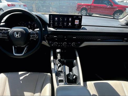 Used 2023 Honda Accord Touring image 15