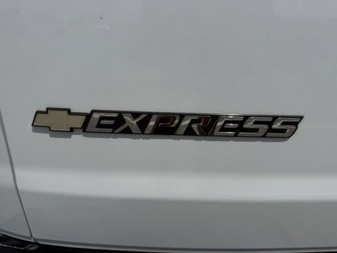 Used 2022 Chevrolet Express 2500 w/ Driver Convenience Package RWD image 18